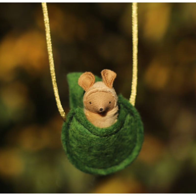 Fairyshadow Critter Necklace, Tan Mouse
