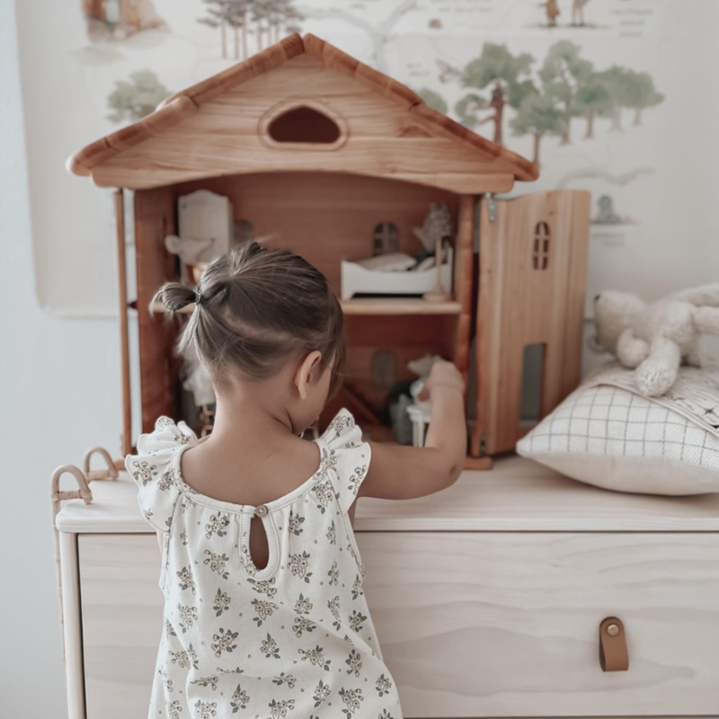 Drewart Dollhouse, Natural Roof and Doors