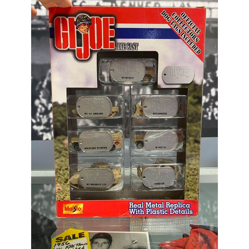 2001 Die Cast Metal Replica W/Dog Tags