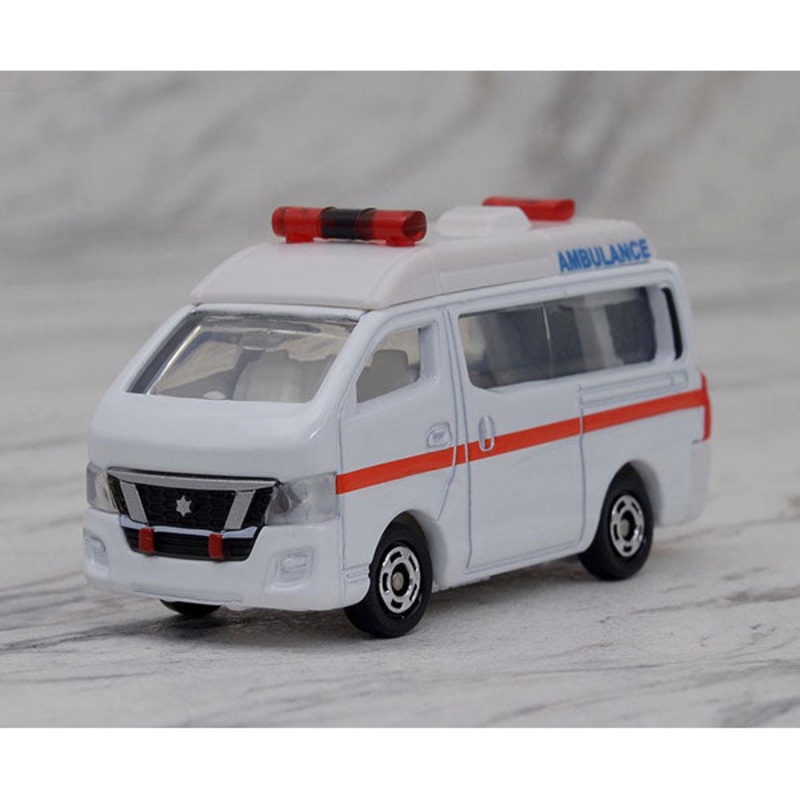 Tomica – No.18 Nissan NV 350 Caravan Ambulance